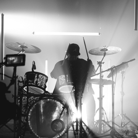 Φυλάκιση τεσσάρων ετών με αναστολή στον ντράμερ - Ένοχος για μια υπόθεση κακοποίησης ανήλικης