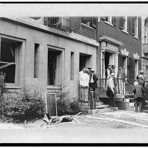 Σαν σήμερα 2 Ιουνίου, αναρχικοί ταχυδρομούν βόμβες στον Ροκφέλερ και άλλους 35 εκπροσώπους του «συστήματος»