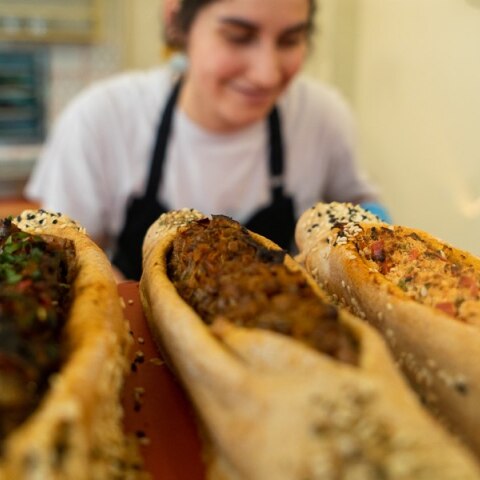 Feyrouz: λαχματζούν, πεϊνιρλί, σούπες, μπακλαβάς, κρέμες Ανατολής, street food αξιώσεων στη Θεσσαλονίκη