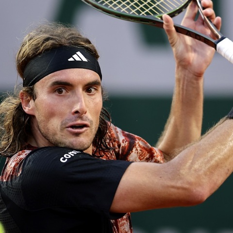 Στέφανος Τσιτσιπάς: Εμφατικά στους «16» του Ρολάν Γκαρός