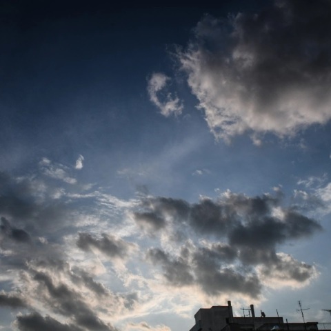 Καιρός αύριο: Στους 31 βαθμούς η θερμοκρασία - Οι περιοχές που θα βρέξει 