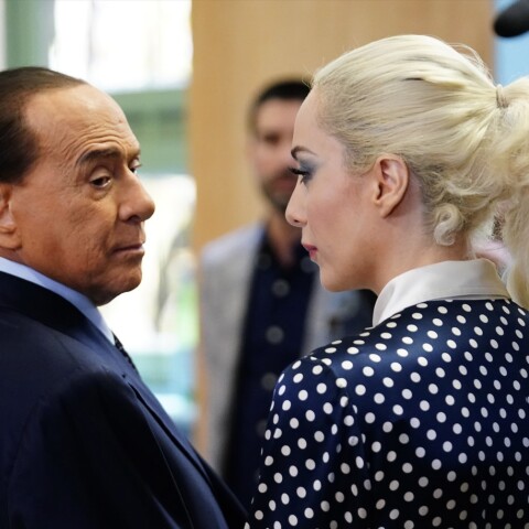 Ο Σίλβιο Μπερλουσκόνι με την σύντροφό του Marta Fascina © Pier Marco Tacca/Getty Images