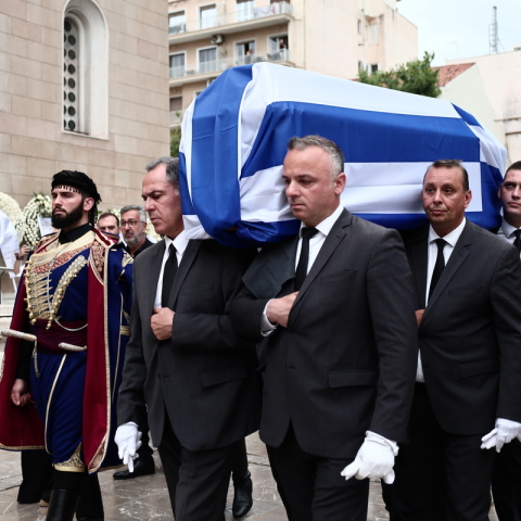 Γιάννης Μαρκόπουλος: Σε κλίμα συγκίνησης η κηδεία του εμβληματικού μουσικοσυνθέτη