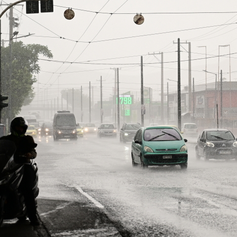 Βροχή στο κέντρο της Αθήνας