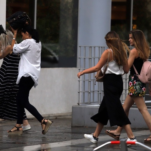 Καιρός σήμερα: Καταιγίδες από το μεσημέρι - Άνοδος της θερμοκρασίας