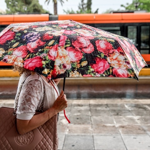 Καιρός αύριο: Άστατος με καταιγίδες - Άνοδος της θερμοκρασίας