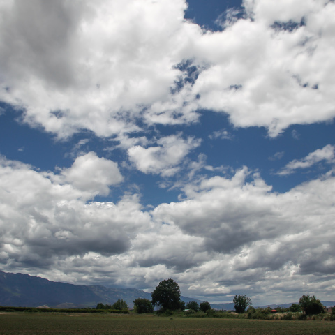 Ήλιος με σύννεφα