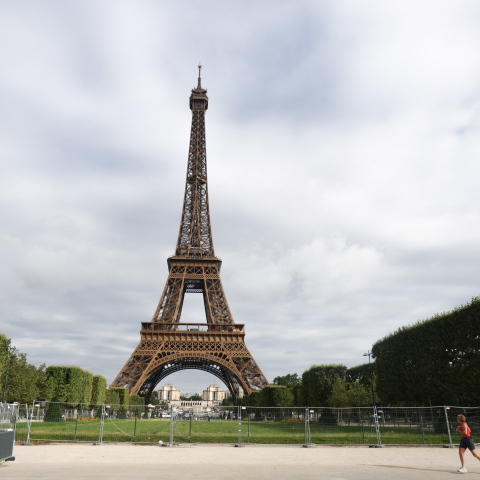 Ερημιά στο Παρίσι μετά από σχεδόν μια εβδομάδα επεισοδίων