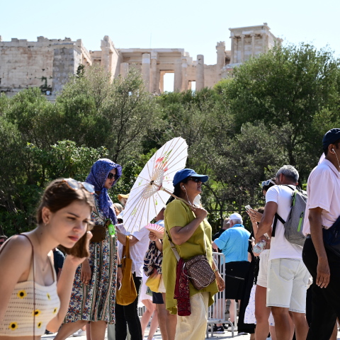 «Ουρές» από τουρίστες στην Ακρόπολη