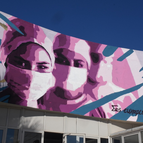 Γκράφιτι με γιατρούς με μάσκες σε νοσοκομείο