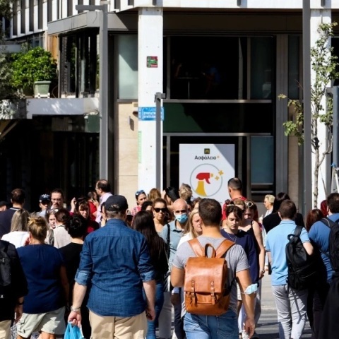 Νομοσχέδιο για δημοσίους υπάλληλους και συνταξιούχους: Τριπλό εισοδηματικό όφελος