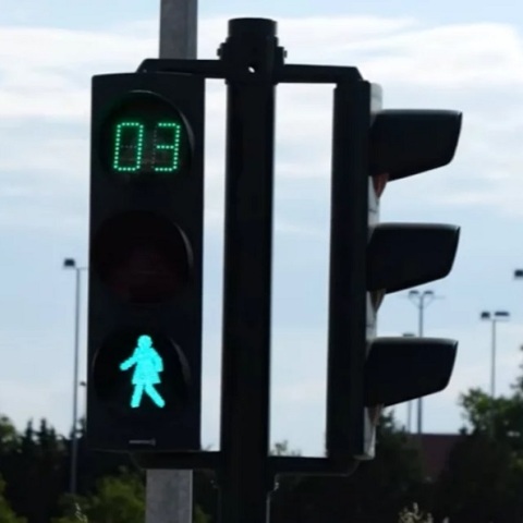 Θεσσαλία: Οκτώ φωτεινοί σηματοδότες με γυναικείες φιγούρες