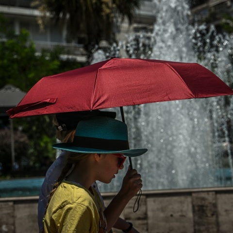 Ο καιρός σήμερα: Πλησιάζει ο καύσωνας Κλέων - Ανεβαίνει κι άλλο η θερμοκρασία