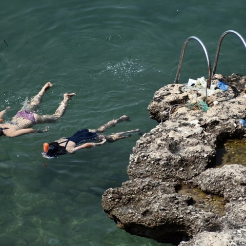 Περιφέρεια Αττικής: Τα σημεία που δεν επιτρέπεται η κολύμβηση