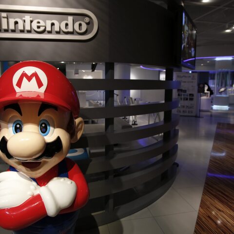 Άγαλμα του Super Mario σε κατάστημα της Nintendo