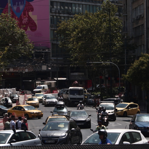 Εικόνες καύσωνα στην Ομόνοια