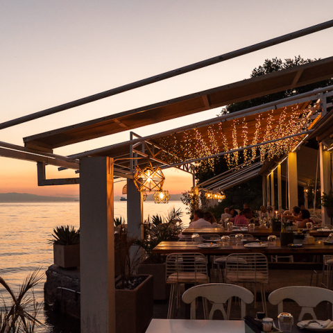 Μαϊάμι: Στο ιστορικό εστιατόριο της Θεσσαλονίκης για εκλεκτή ψαροφαγία και ηλιοβασιλέματα 