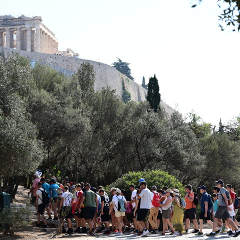 «Ουρές» από τουρίστες στην Ακρόπολη