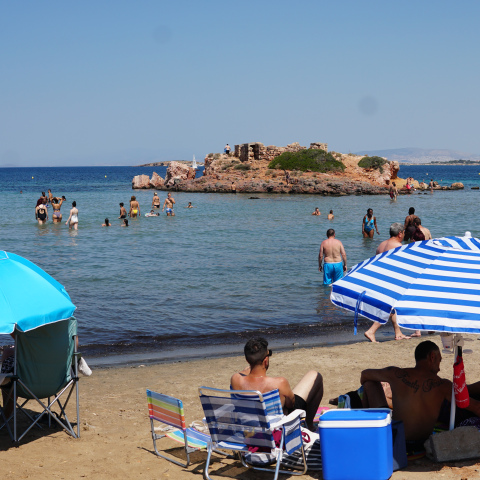 Καύσωνας στην παραλία στο Καβούρι