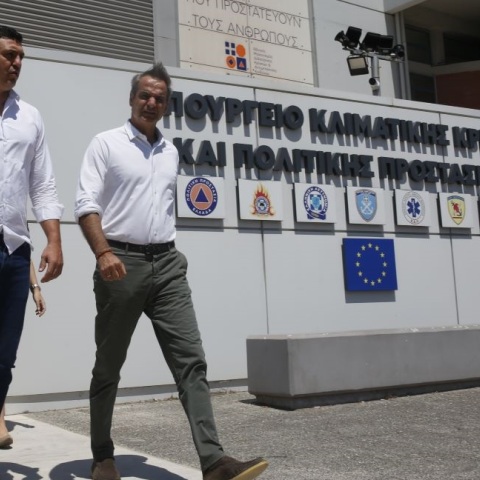 ο Κυριάκος Μητσοτάκης με τον Βασίλη Κικίλια στο υπ. Πολιτικής Προστασίας