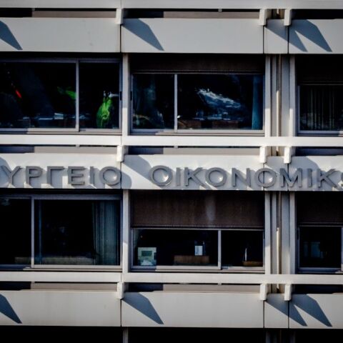 Στη Βουλή το οικονομικό νομοσχέδιο © ΓΙΩΡΓΟΣ ΚΟΝΤΑΡΙΝΗΣ / EUROKΙNISSI