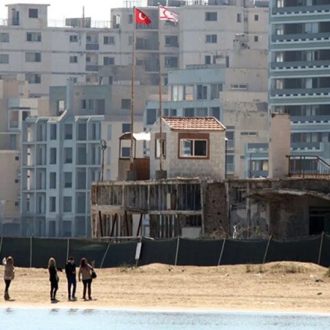 Αμμόχωστος: Άποψη της παραλίας στην κλειστή πόλη