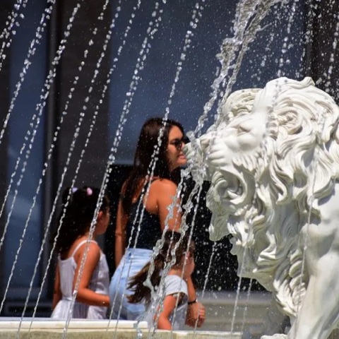 Καιρός αύριο: Συνεχίζεται ο καύσωνας - Στους 44 βαθμούς η θερμοκρασία