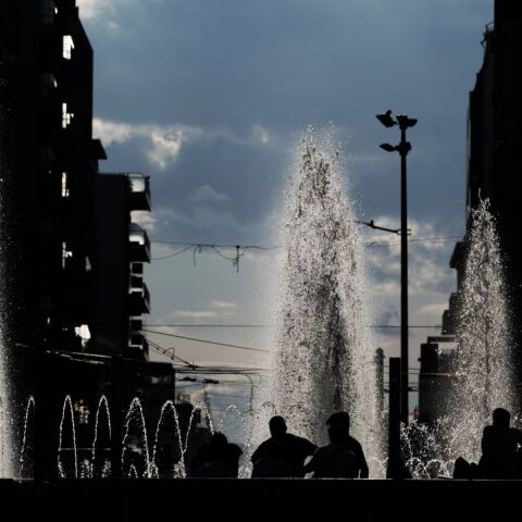 Στον «κλοιό» του καύσωνα η χώρα: Μέχρι 44 βαθμούς η θερμοκρασία το Σάββατο