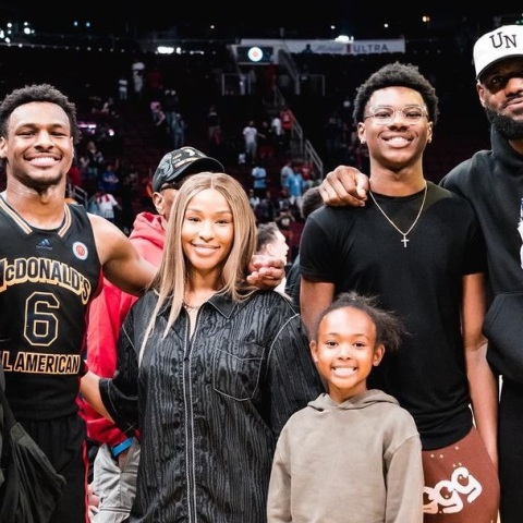 Ο Μπρόνι Τζέιμς και ο ΛεΜπρόν Τζέιμς