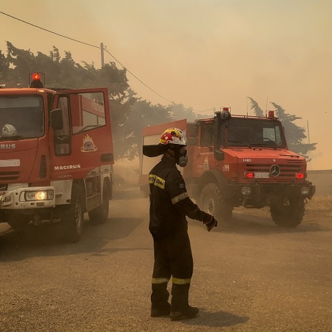  Πυρκαγιές: Σε Ρόδο και Κέρκυρα τα σοβαρότερα μέτωπα