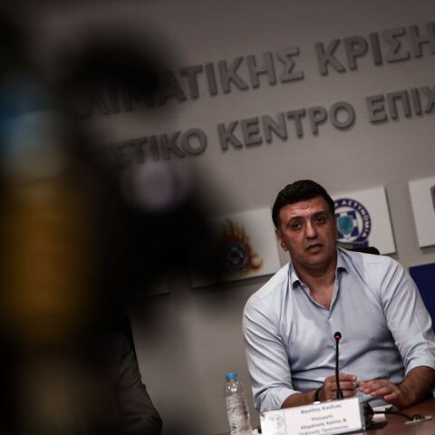 Ενημέρωση από τον Βασίλη Κικίλια για τις δασικές πυρκαγιές