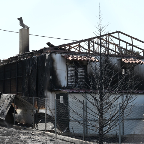 Καταστροφές από την πυρκαγιά στο Λουτράκι