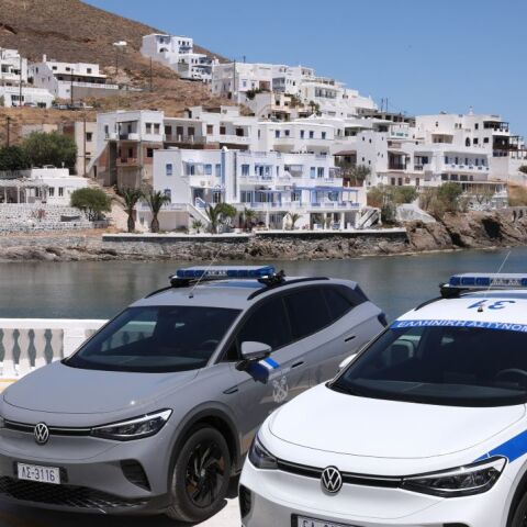 Περιπολικά δίπλα στη θάλασσα