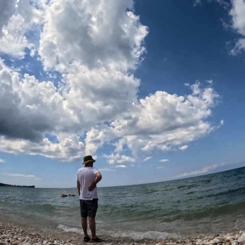 Σύννεφα στην παραλία