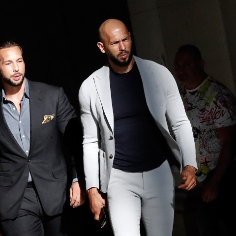 O Άντριου Τέιτ (δεξιά) και ο αδερφός του Τρίσταν