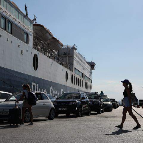 Αναχωρήσεις από το λιμάνι του Πειραιά