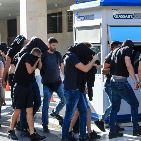 Μεταγωγή των συλληφθέντων χούλιγκαν