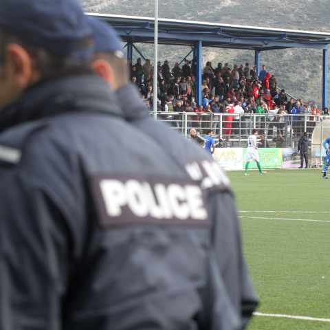 Αστυνομικός σε γήπεδο