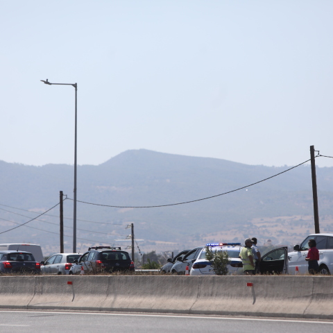 Χάος στην Αθηνών-Κορίνθου λόγω της φωτιάς σε βυτιοφόρο