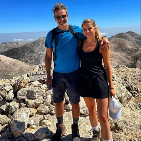 Κυριάκος Μητσοτάκης: Στην ψηλότερη κορφή των Λευκών Ορέων της Κρήτης με την κόρη του