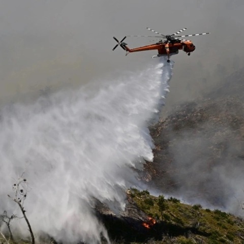 Φωτιά τώρα στο Δίστομο Βοιωτίας