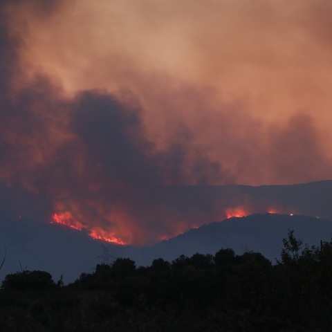 Πυρκαγιές: 10 μεγάλες σε εξέλιξη - Οι 6 σε Έβρο, Καβάλα και Ροδόπη