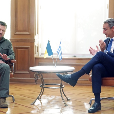 Μητσοτάκης με Ζελένσκι: Τα εγκλήματα πολέμου πρέπει να βρουν τιμωρία από τη διεθνή Δικαιοσύνη