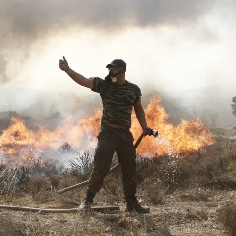 Φωτιά στην Πάρνηθα: Η ανάλυση του Meteo για την «ακραία» εξάπλωση