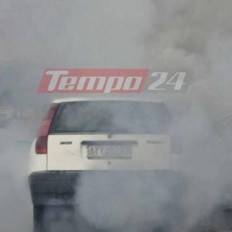  Πάτρα: ΙΧ που οδηγούσε γυναίκα με τα εγγόνια της τυλίχτηκε στις φλόγες