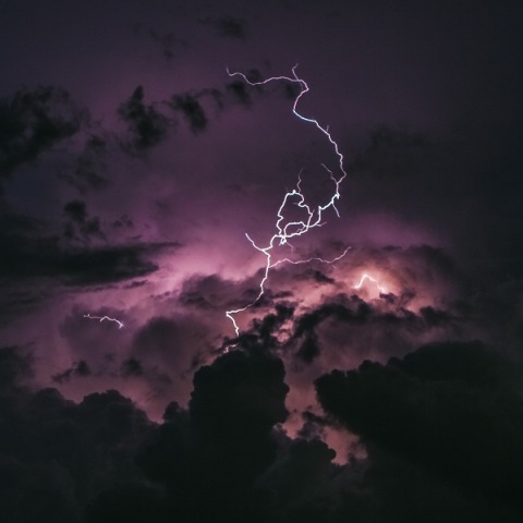 Κεραυνοί: Τι είναι η ξηρή καταιγίδα και πότε μπορεί να προκαλέσει φωτιά