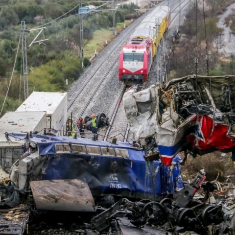 Δήμος Αθηναίων: Δημιουργία μνημείου για τα θύματα του σιδηροδρομικού δυστυχήματος στα Τέμπη