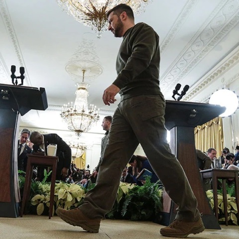 Ο Ζελένσκι υπαινίσσεται μια λύση μέσω διαπραγμάτευσης για την Κριμαία