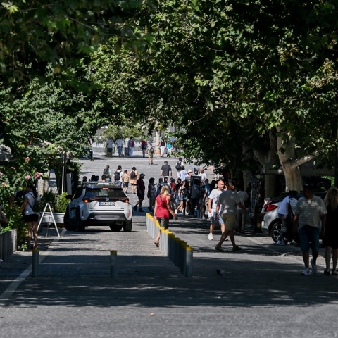 Έρευνα Aboutpeople: Τι πιστεύουν οι Έλληνες για τις νέες ταυτότητες