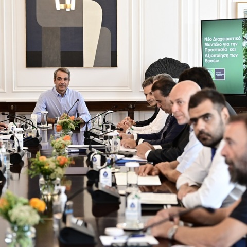 Σύσκεψη στο Μαξίμου για τις πυρκαγιές